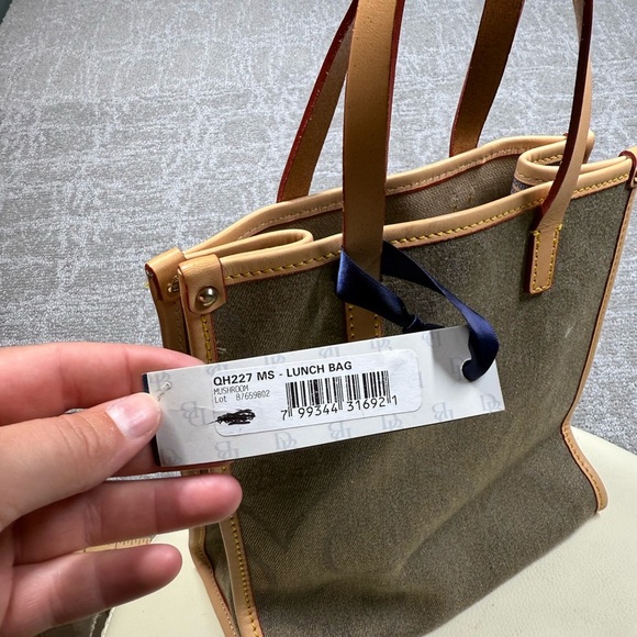 Dooney and Bourke NWT Canvas and Leather Tote Lunch Bag In mushroom - Picture 3 of 7